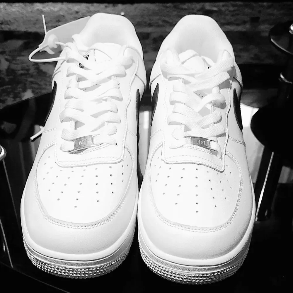 Brand new men’s White low-top sneakers with a clean streetwear look